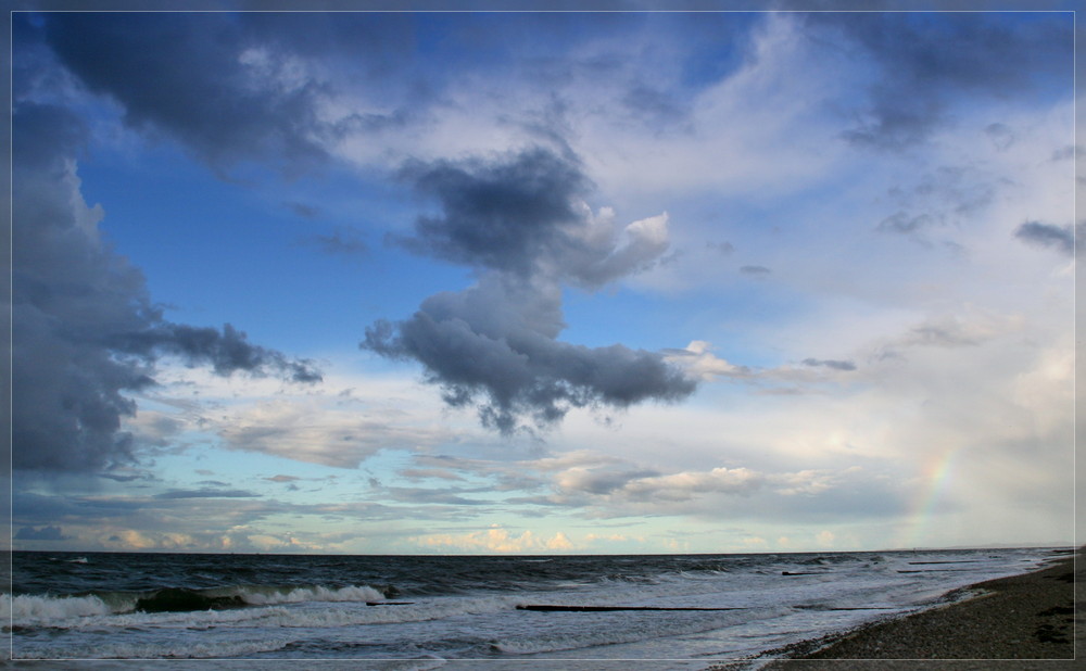 Wolken und Regenbogen