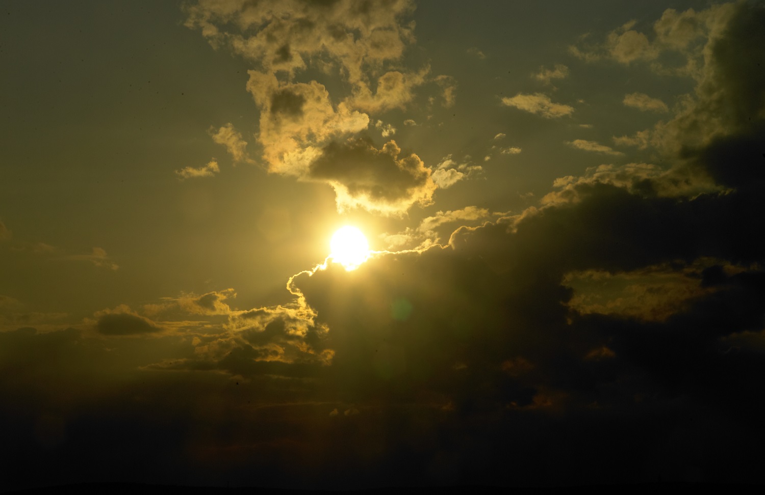 Wolken und Sonne