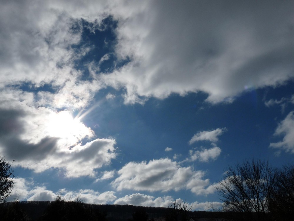 Wolken und Sonne