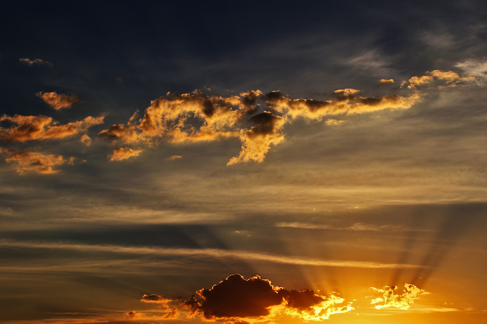 Wolken und Sonnenstahlen