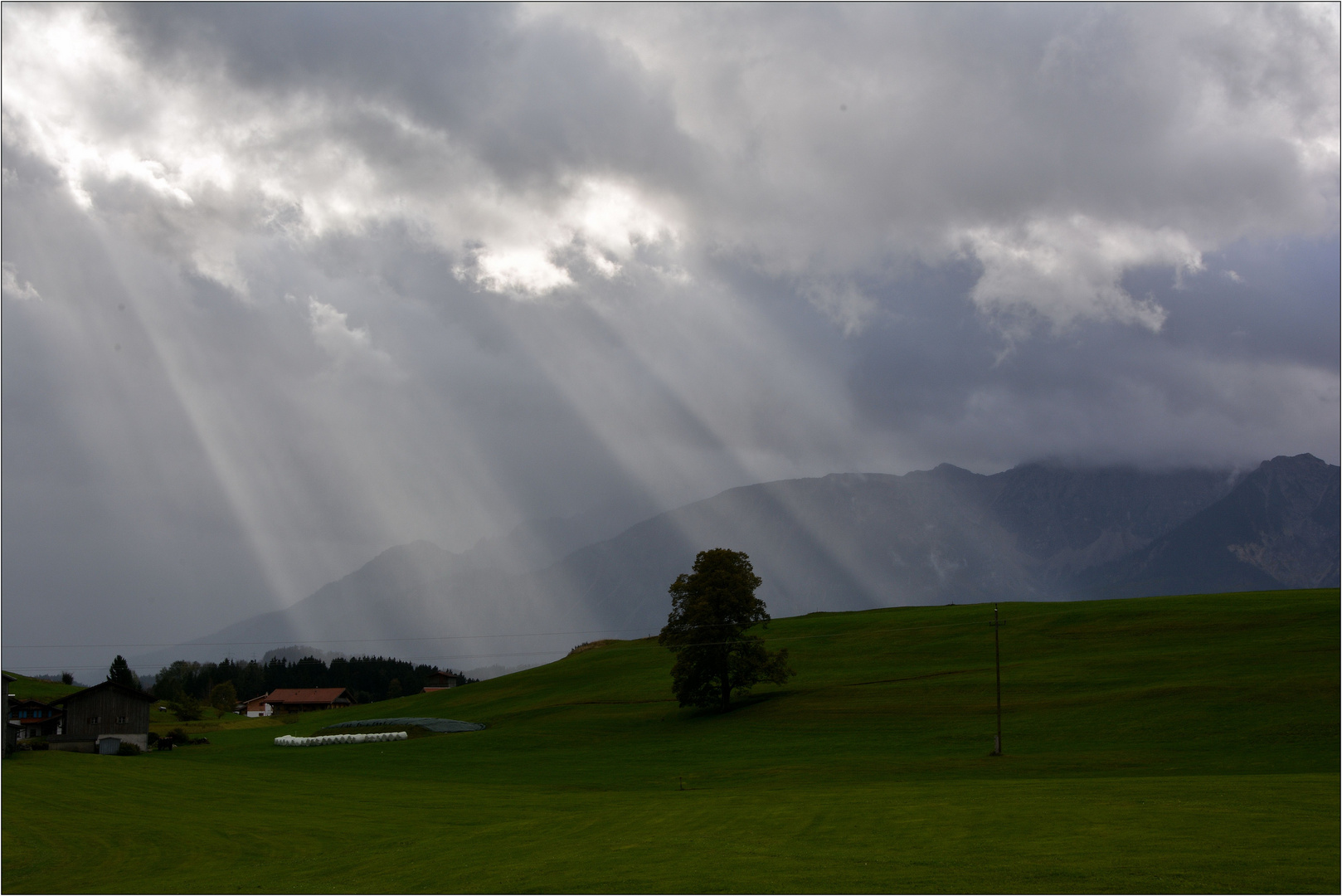 Wolken und Sonnenstrahlen