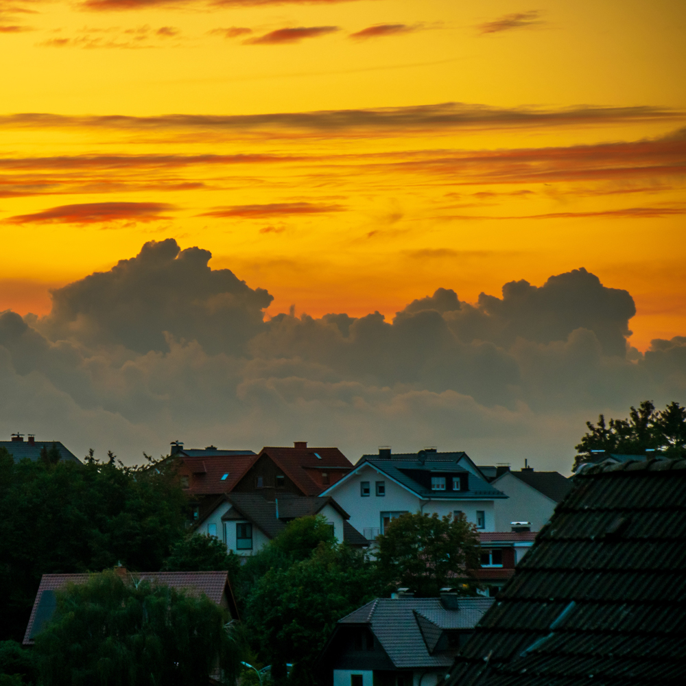 Wolken und Sonnenuntergang