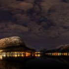 Wolken und Sterne über Fjord