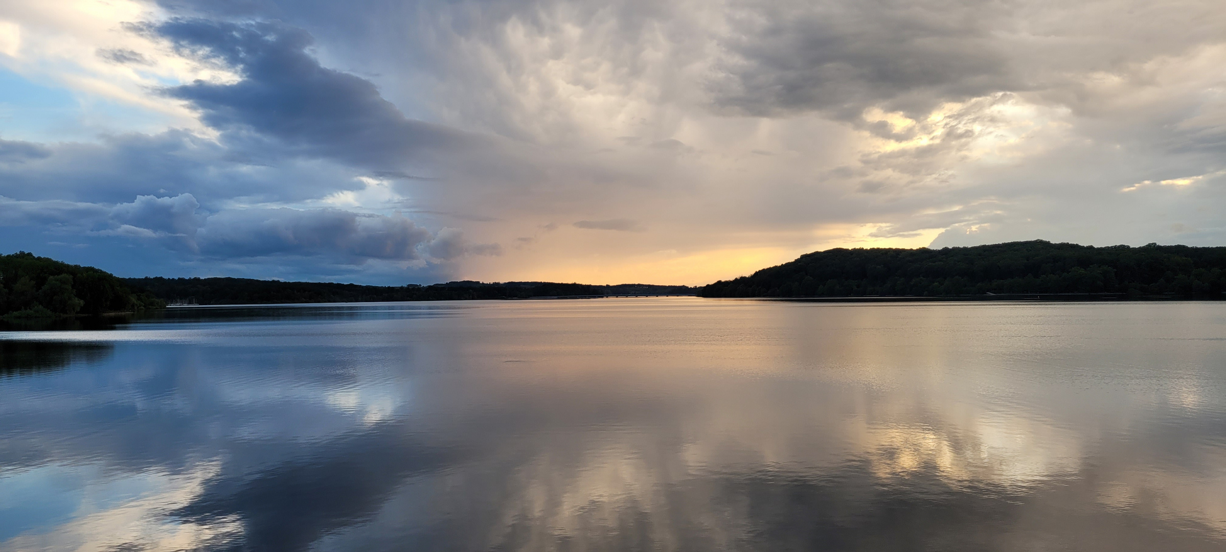 Wolken und Wasser