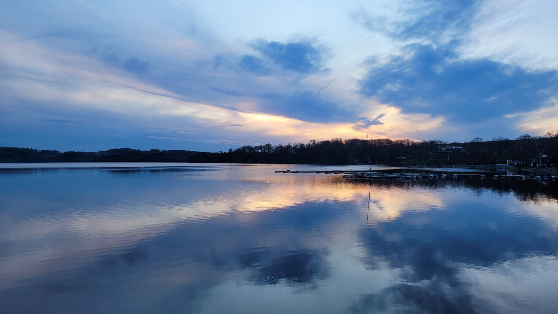 Wolken und Wasser