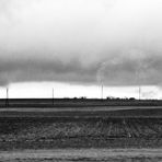 Wolken verhangen Alles rund um den Schwarzwald und in der Ferne die Windräder