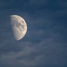 Wolken verhüllen den Mond