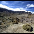 Wolken versuchen erfolglos den Krater zu erobern