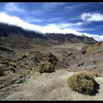 Wolken versuchen erfolglos den Krater zu erobern