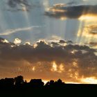 Wolken von Sonne beleuchtet