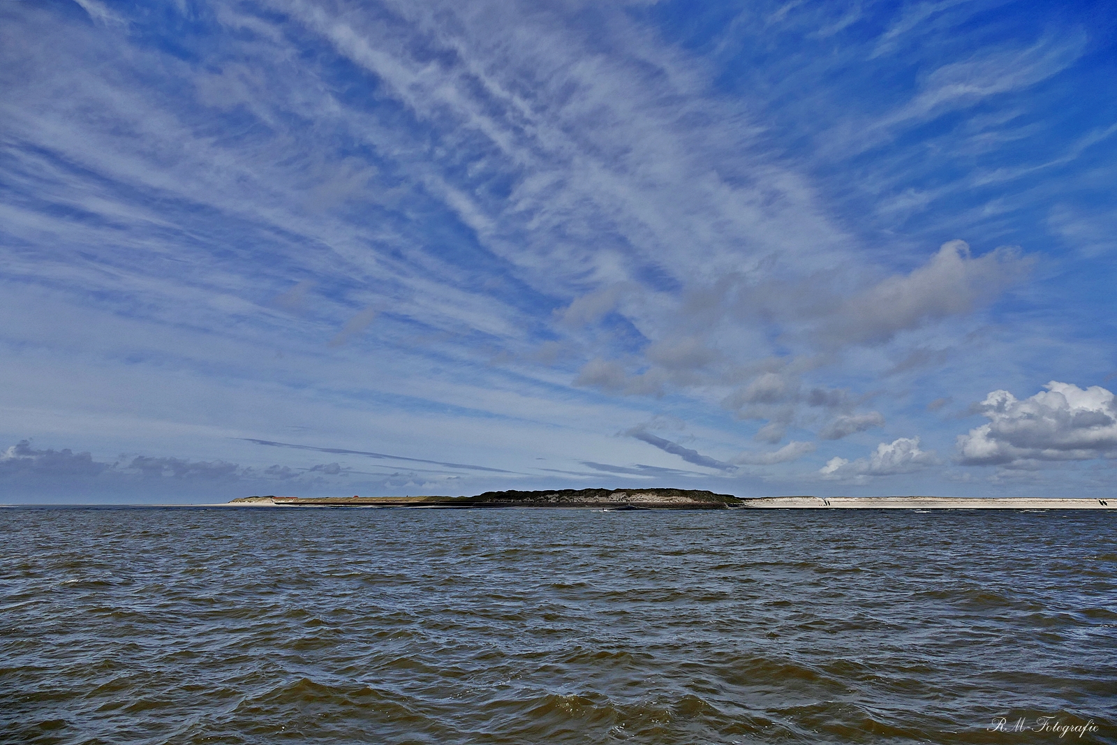 Wolken, Wellen, Insel