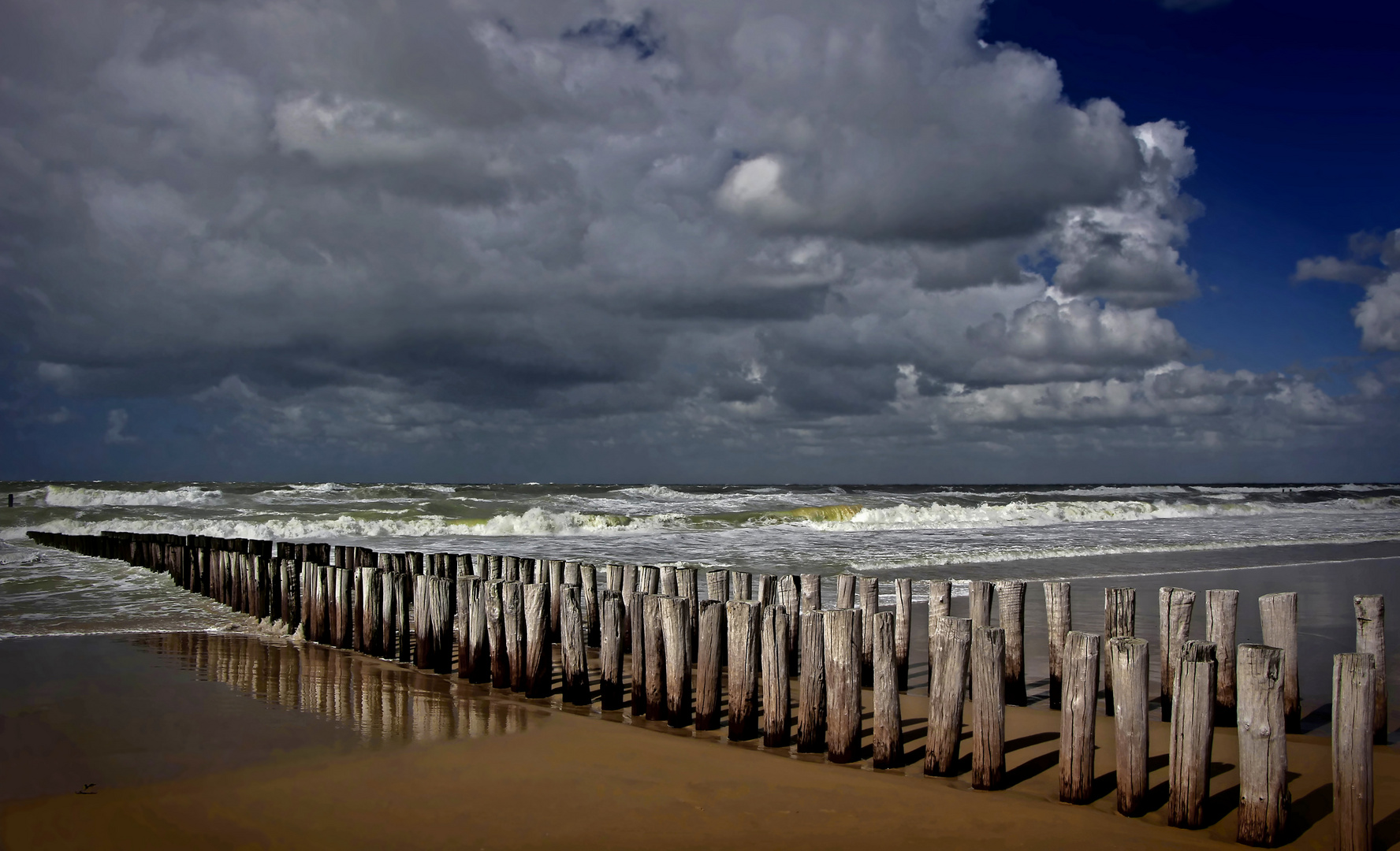 Wolken, Wellen und Ebbe