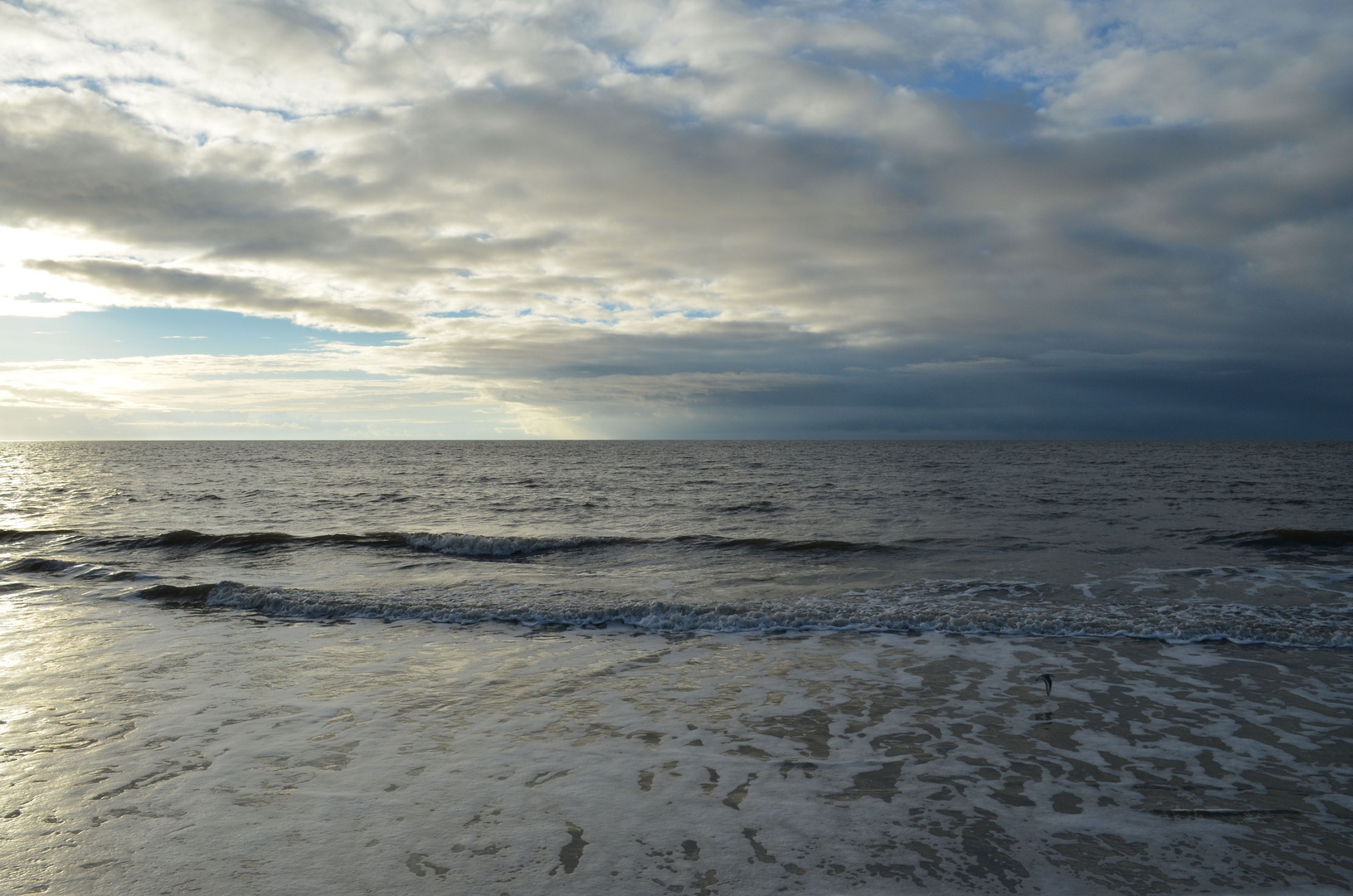 Wolken, Wellen und Meer