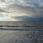 Wolken, Wellen und Meer