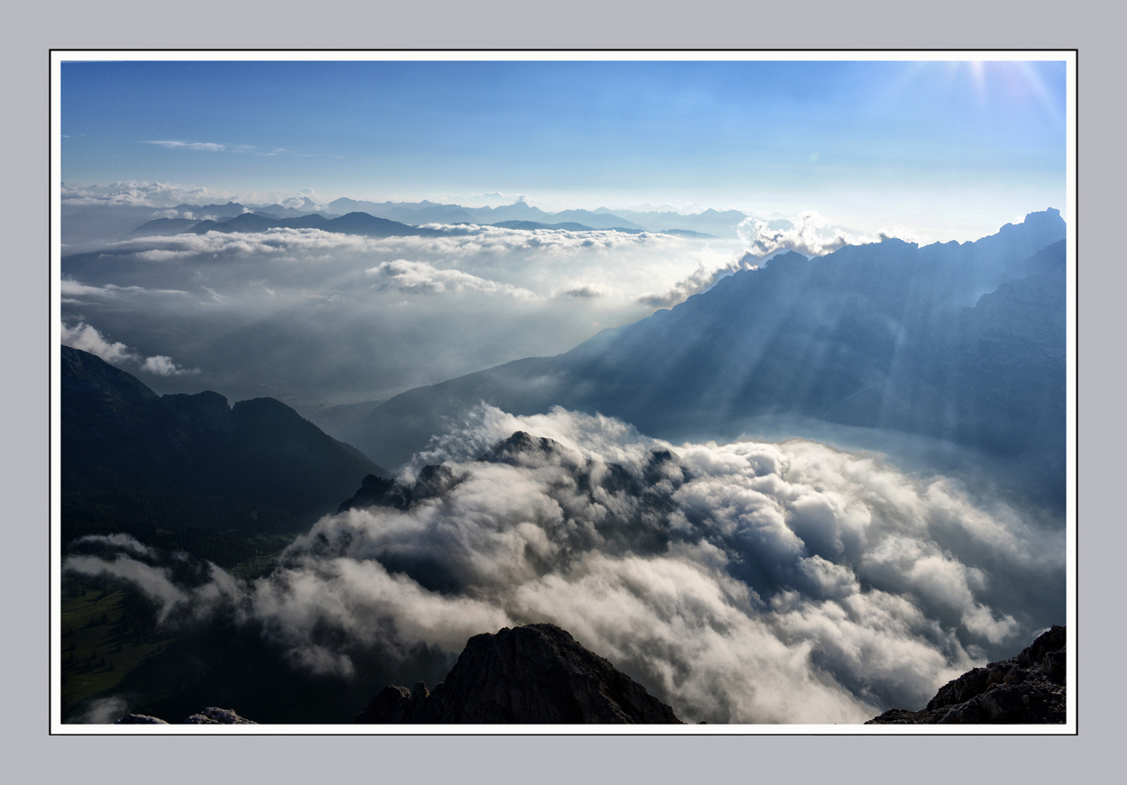 Wolken ziehen über die Berge