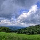 Wolken ziehen über die Landschaft