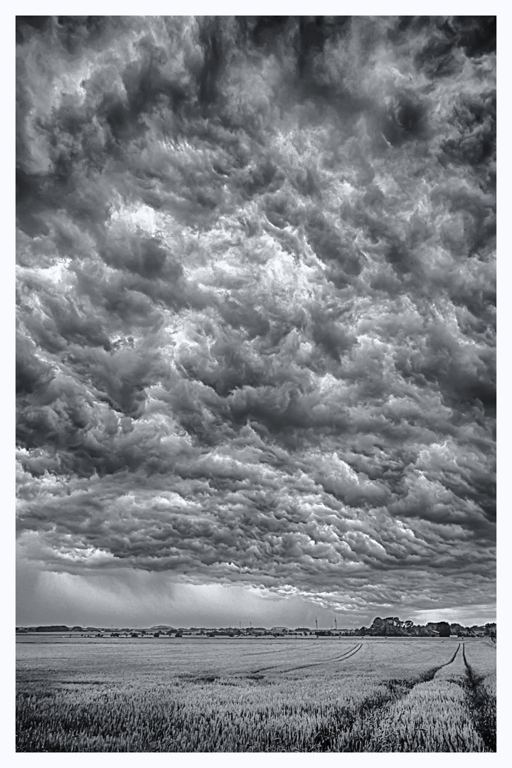 Wolken ziehen übers Land