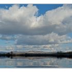 Wolkenbänke ueber der Weser in Polle