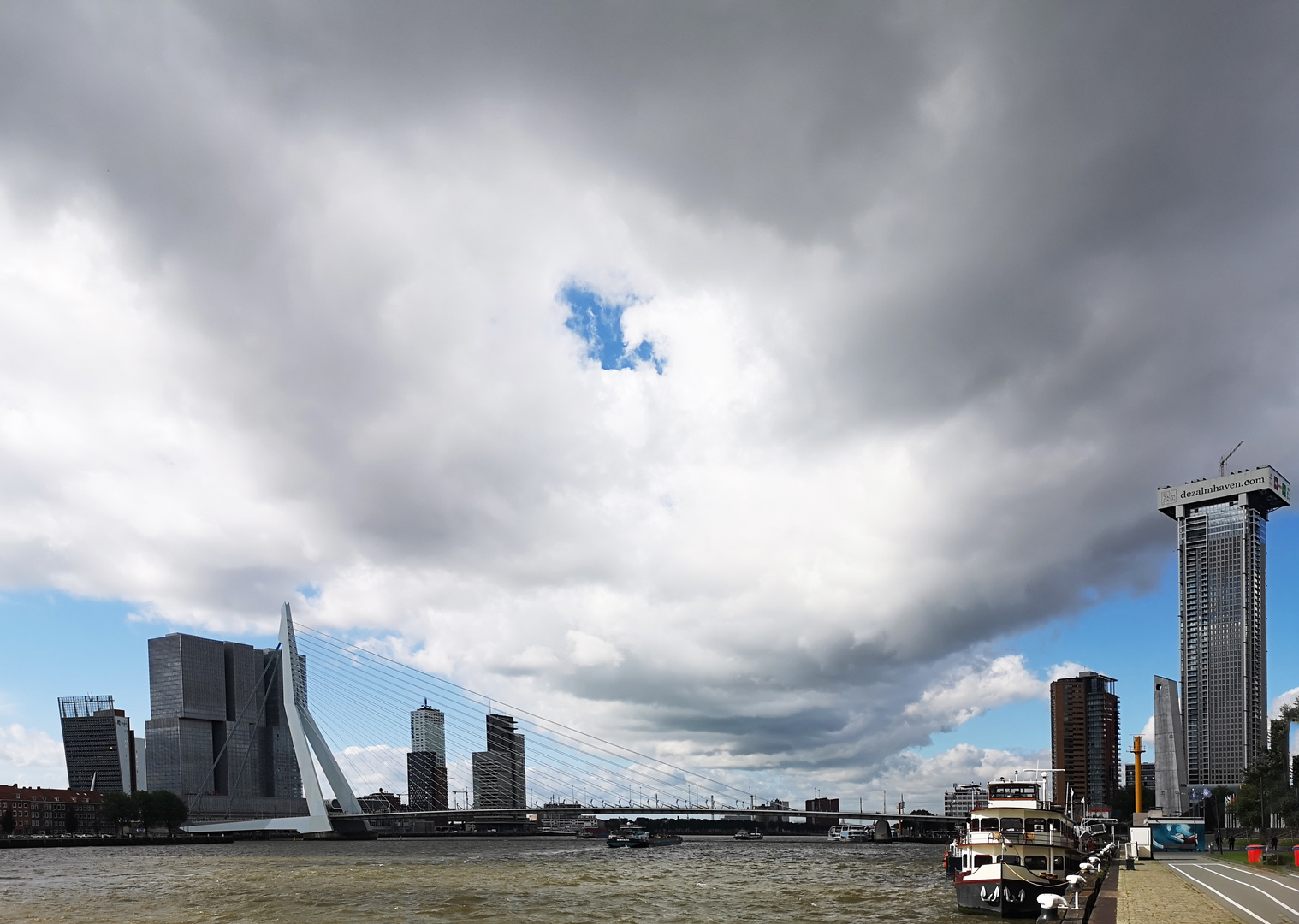 Wolkenband über Rotterdam