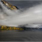 Wolkenbank über dem Fjord