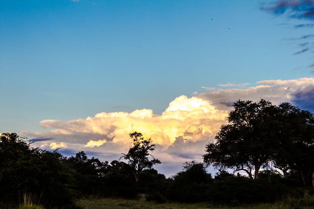 Wolkenberge am Rande des Okavango, Nambia