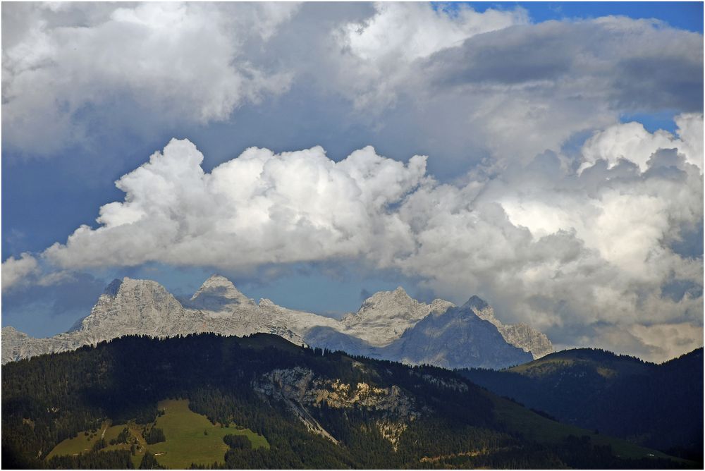 Wolkenberge über den Steinbergen