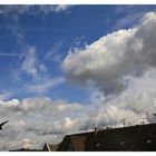 Wolkenbilder: Himmel vorm Balkon, mit Mauerseglern...