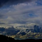 Wolkenbilder oder die blaue Stunde