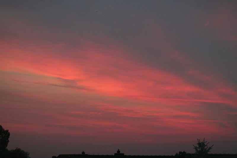 Wolkenbildung beim Sonnenaufgang