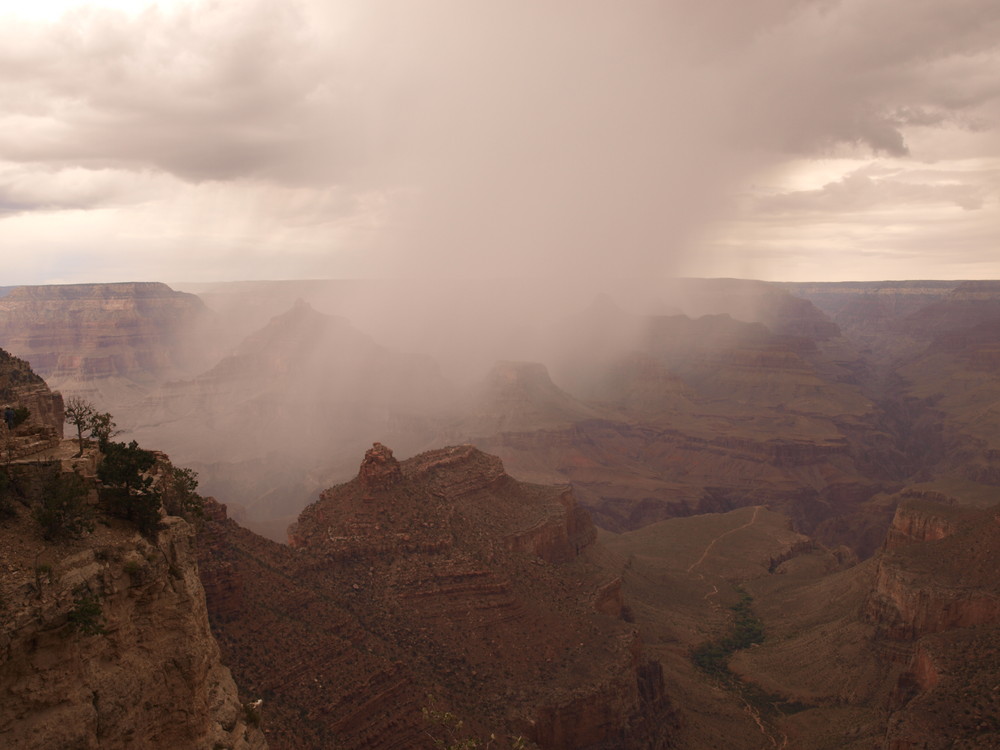 Wolkenbruch im Grand Canyon
