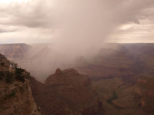 Wolkenbruch im Grand Canyon