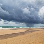 Wolkenbruch über dem Meer