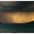 Wolkenbruch über dem Thunersee