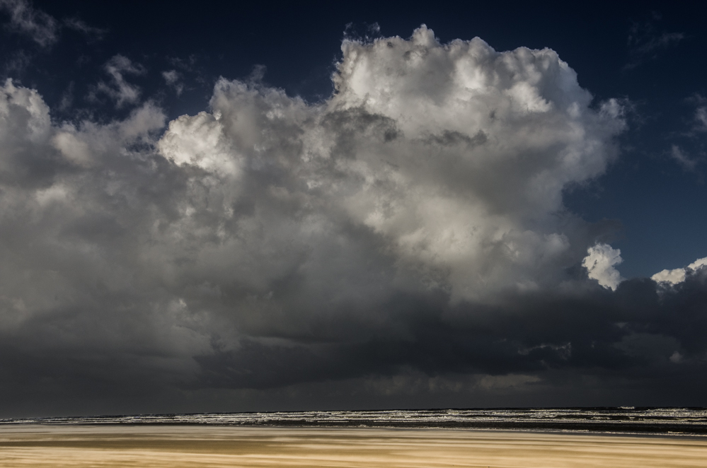 Wolkenburg am Strand