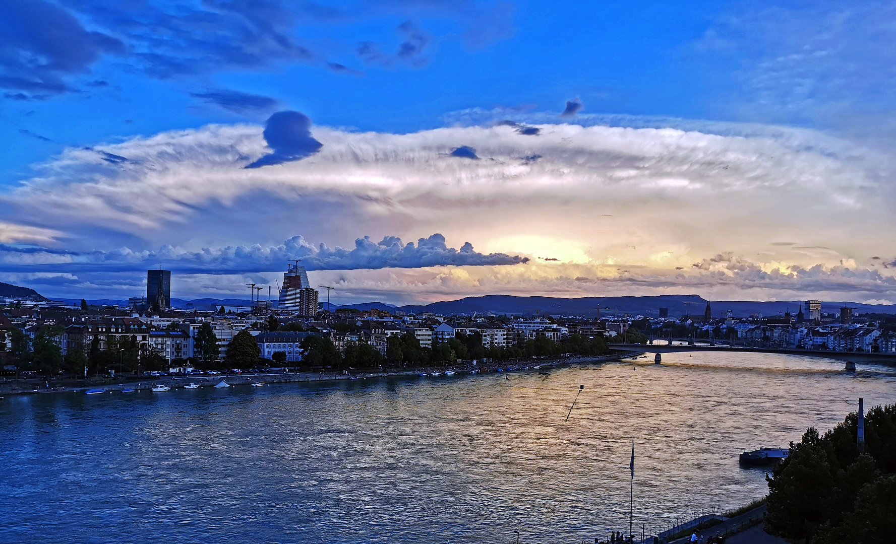 Wolkenchaos am Abend