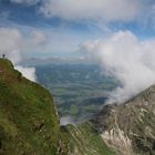 Wolkendecke reist auf und gibt den Blick frei ins Nachbartal