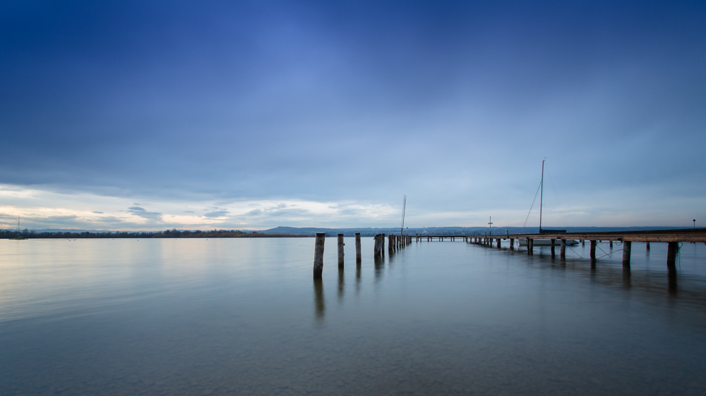 Wolkendecke über dem See