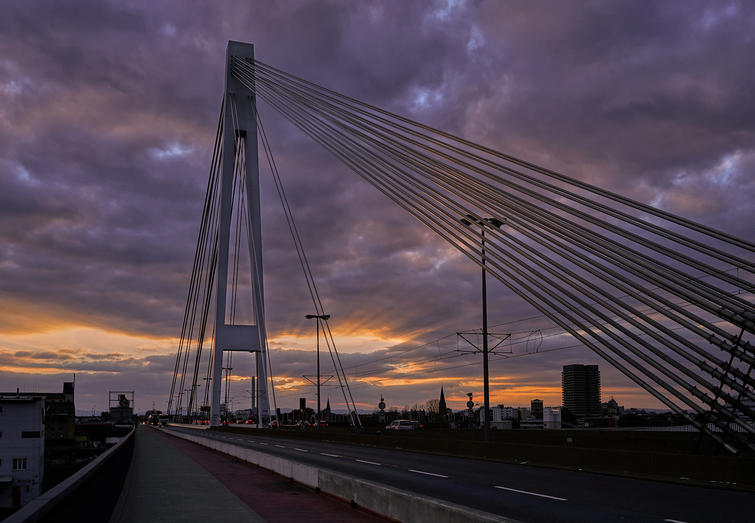 Wolkendrama & Brücke