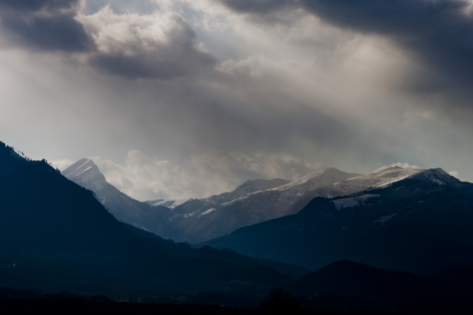 Wolkenereigniss über den Bergen