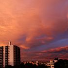 Wolkenfärbung am Hochhaus