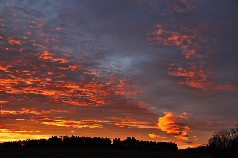 Wolkenfärbung nach Sonnenuntergang