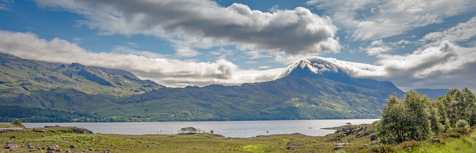 Wolkenfall über dem Mount Slioch