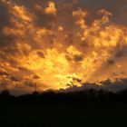 Wolkenfetzen aus Sonne und Wind