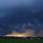 Wolkenfetzen ind Schauerlinie...