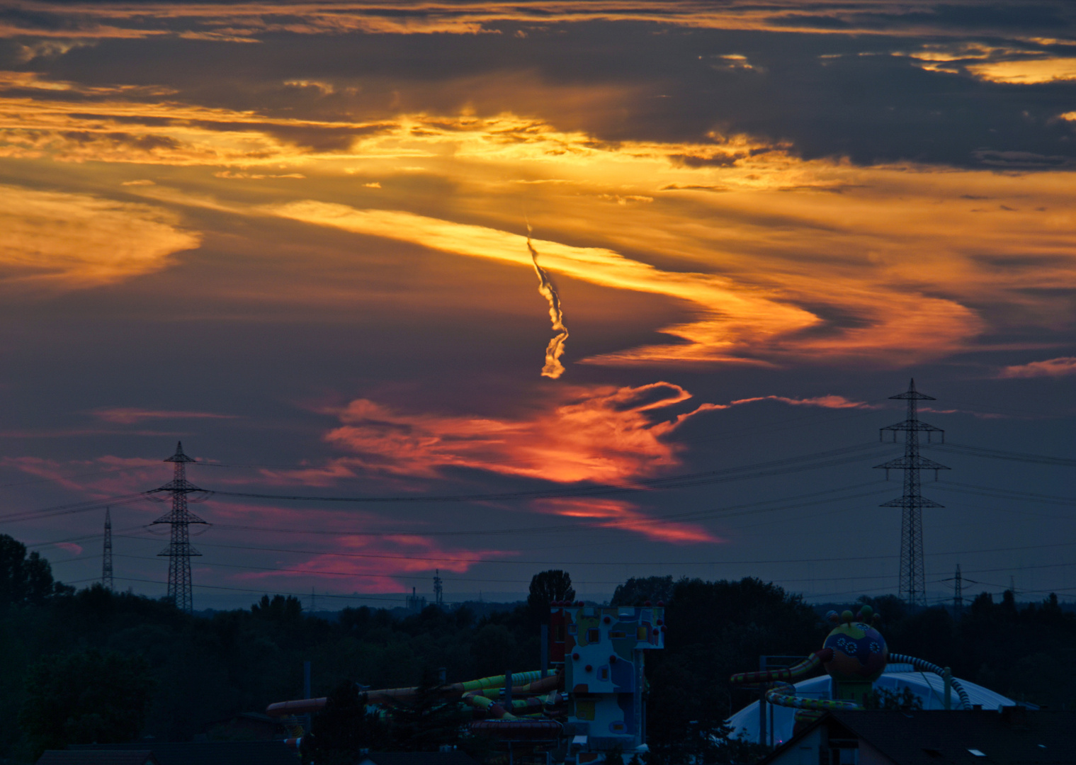 Wolkenfinger zeigt auf das Weinheimer Miramar