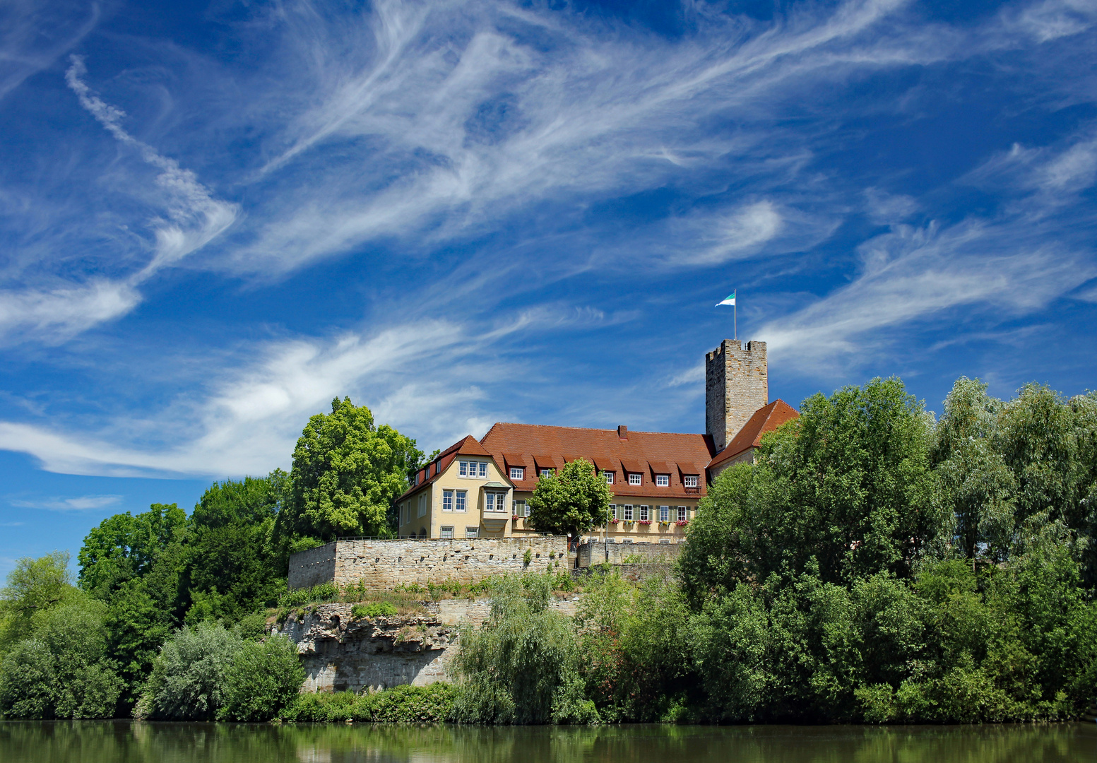 Wolkenformation über dem Lauffener Rathaus