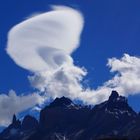 Wolkenformation über den Bergen in Patagonien