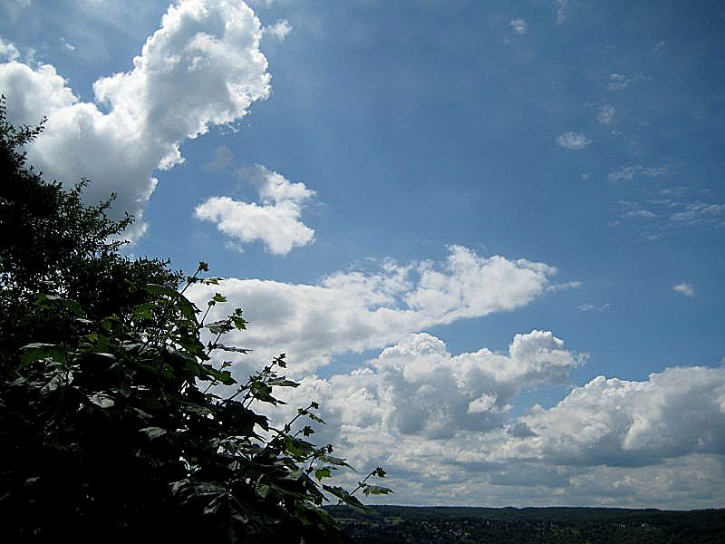 Wolkenformation über den Rhein.