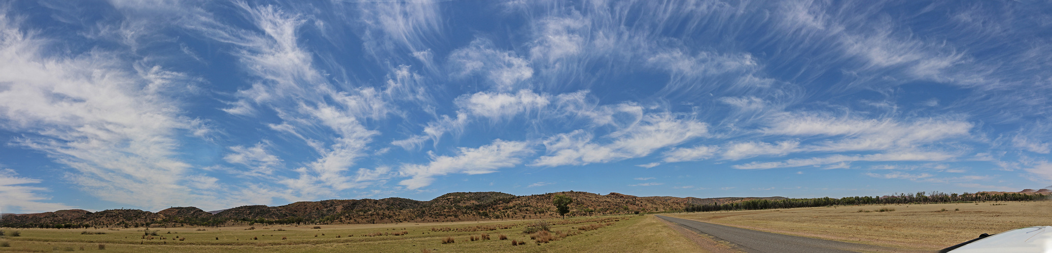 Wolkenformation über den West Macdonnell Ranges