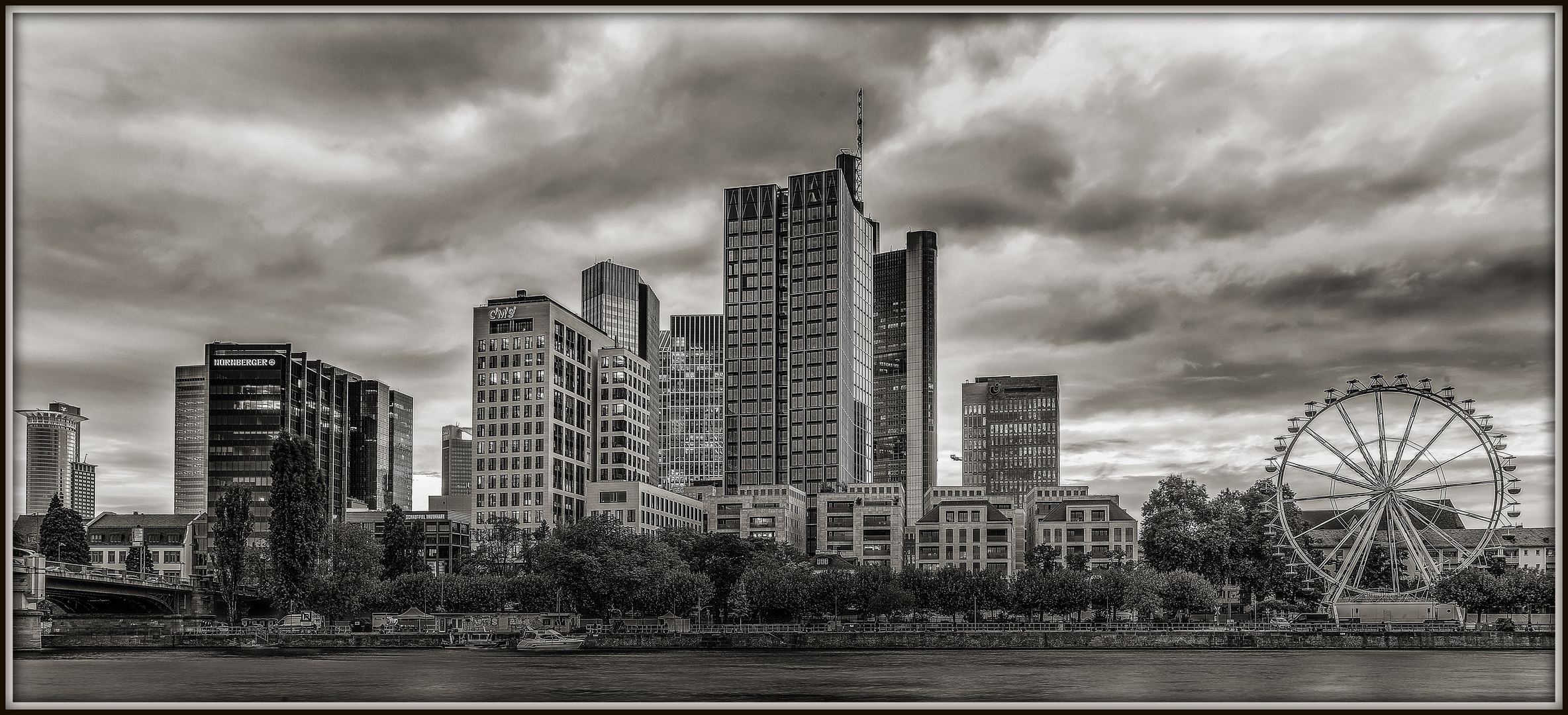 Wolkenfront über Frankfurt.